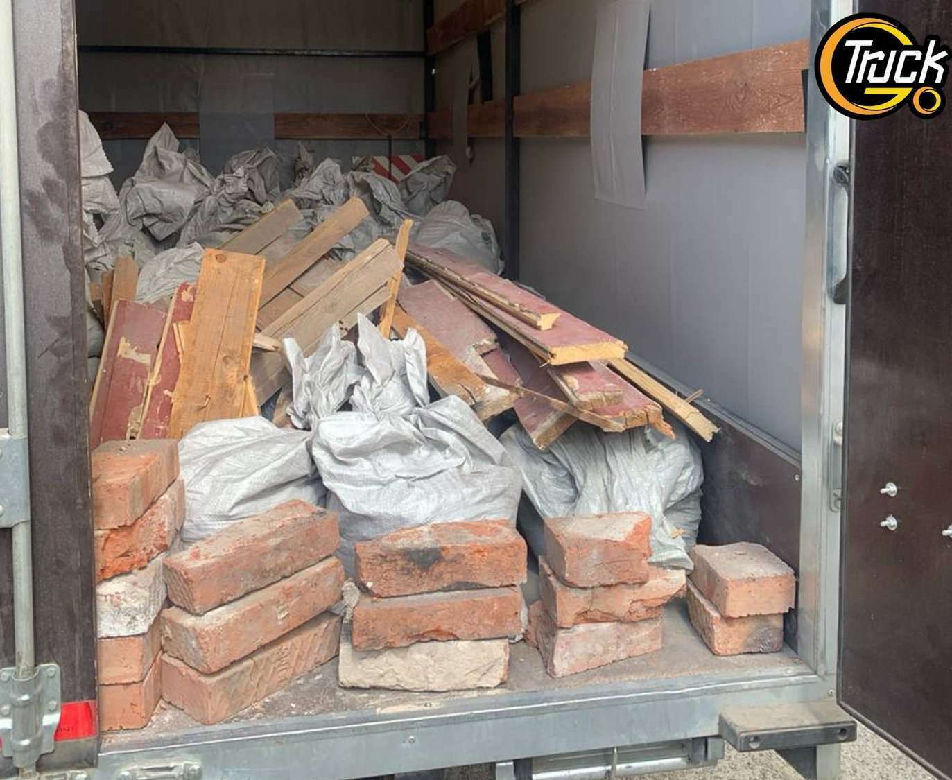 Загрузка кирпича, плитки и штукатурки в Газель в Томске