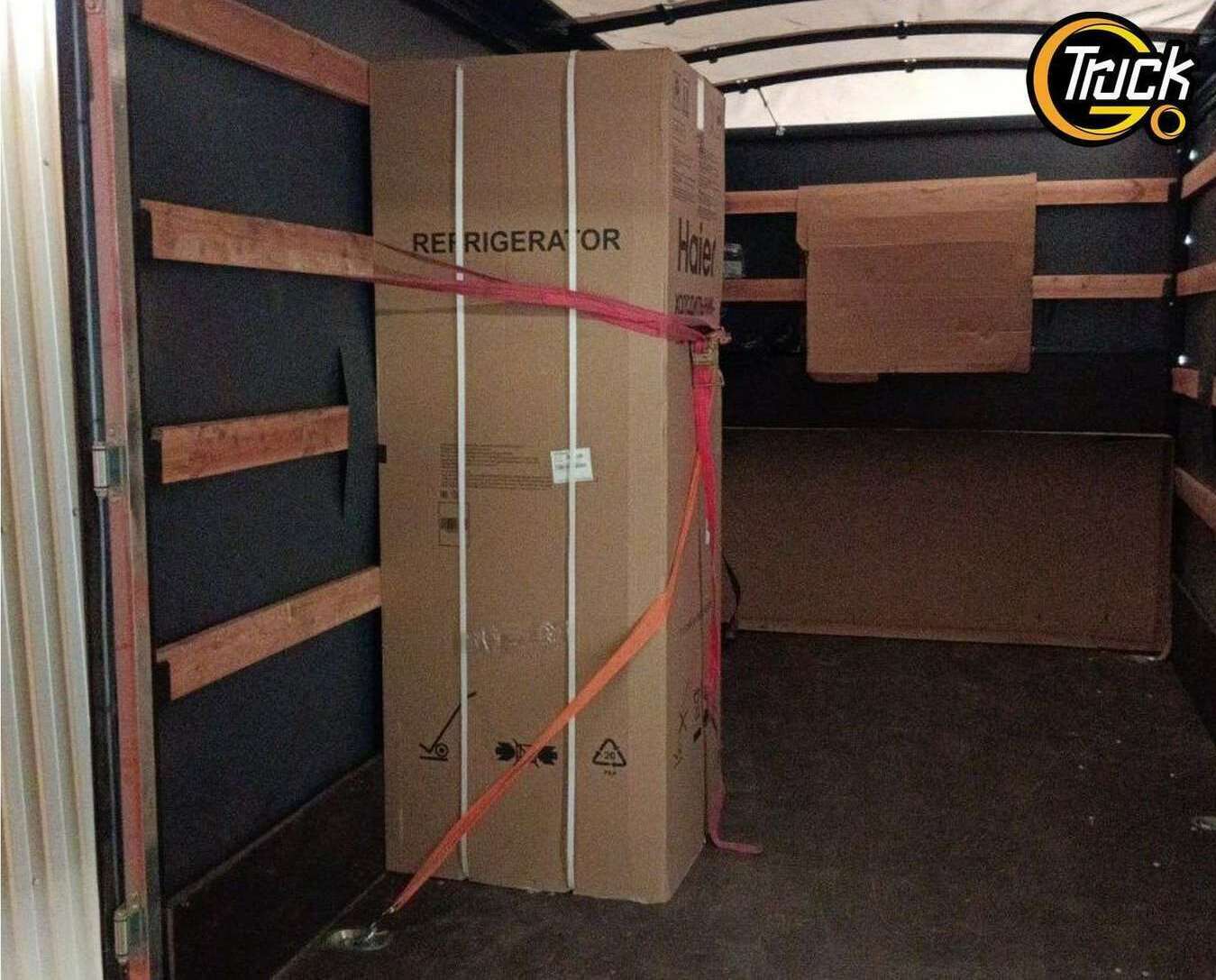 Перевозка и погрузка холодильника в вертикальном положении, закреплённого ремнями на Газели в Томске